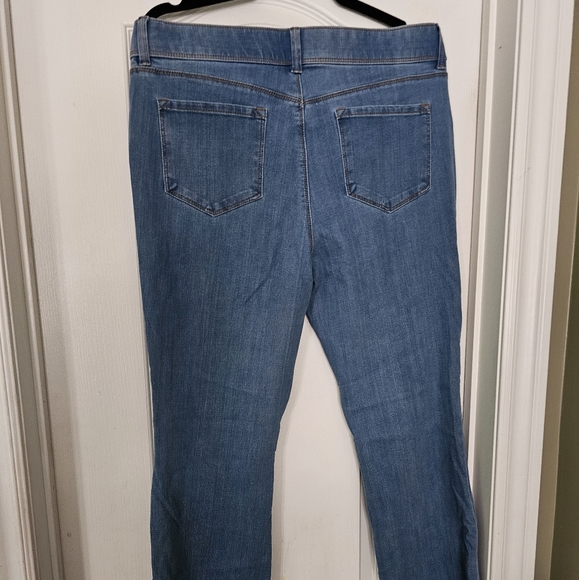 Blue Jeans - Picture 3 of 4